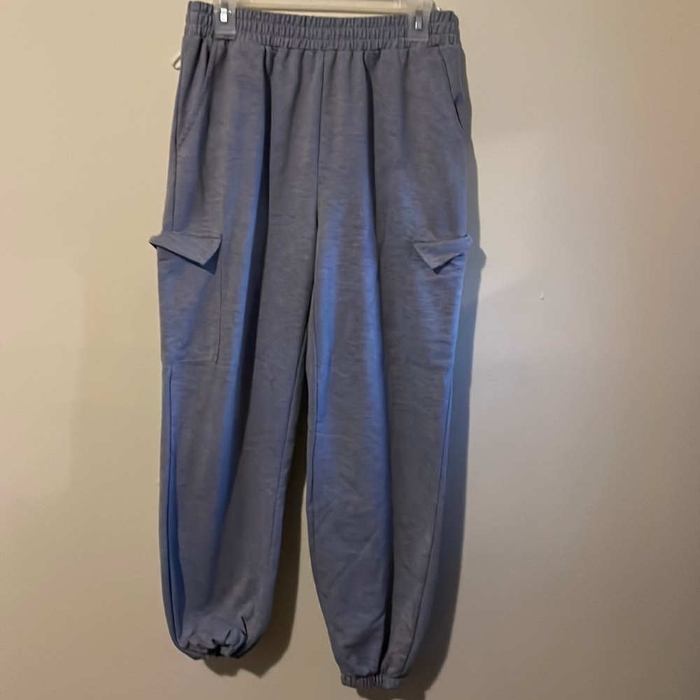 Selling because it’s kind of too small for me and it has been worn like 5 times.